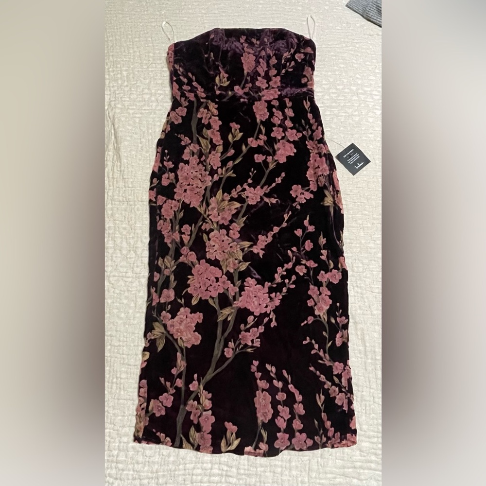NWT Lulu’s Strapless Plum Floral Velvet midi dress